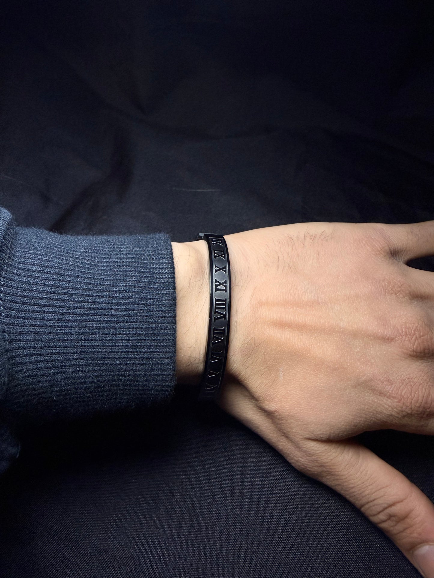 PULSERA NÚMERO ROMANO BLACK