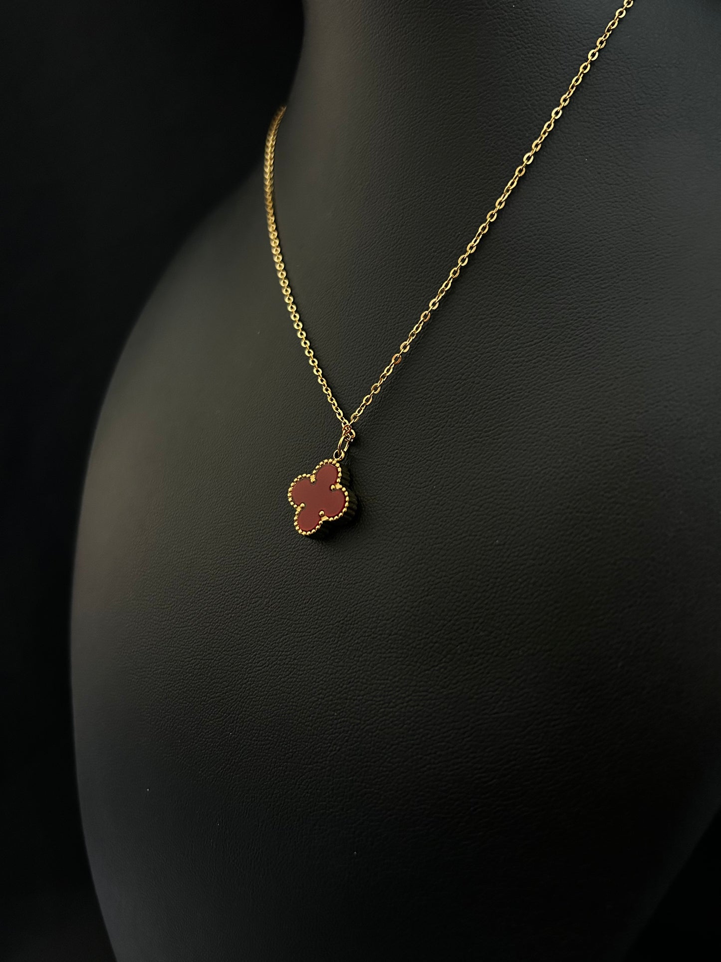 CADENA TRÉBOL GOLD RED