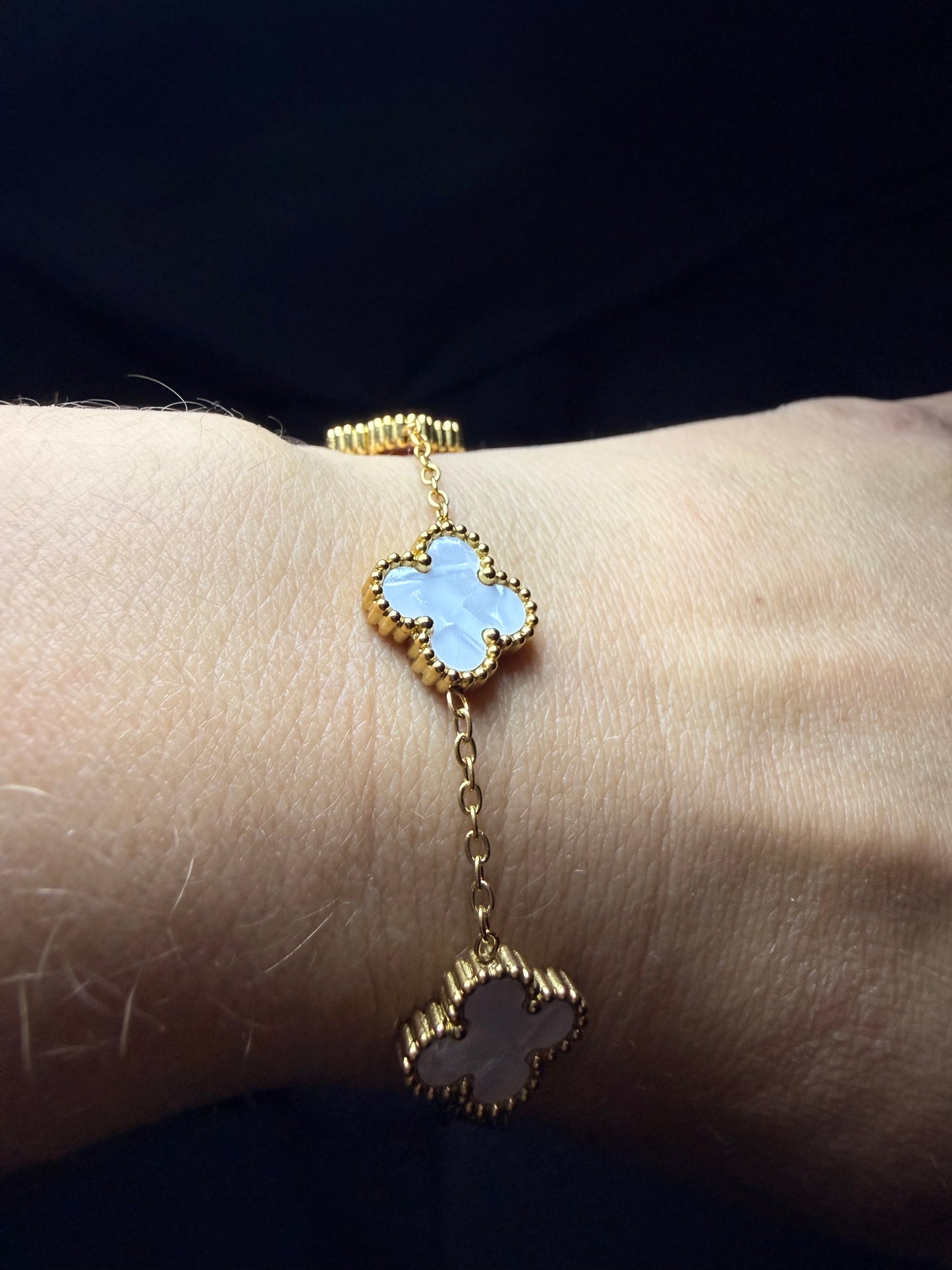 PULSERA TRÉBOL BLANCA
