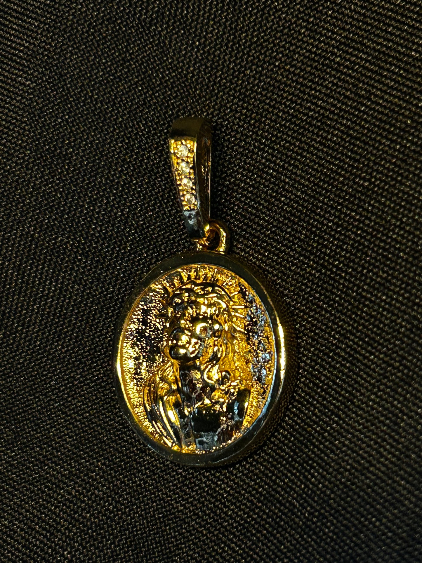 COLGANTE CRISTO CON CORONA DE ESPINAS
