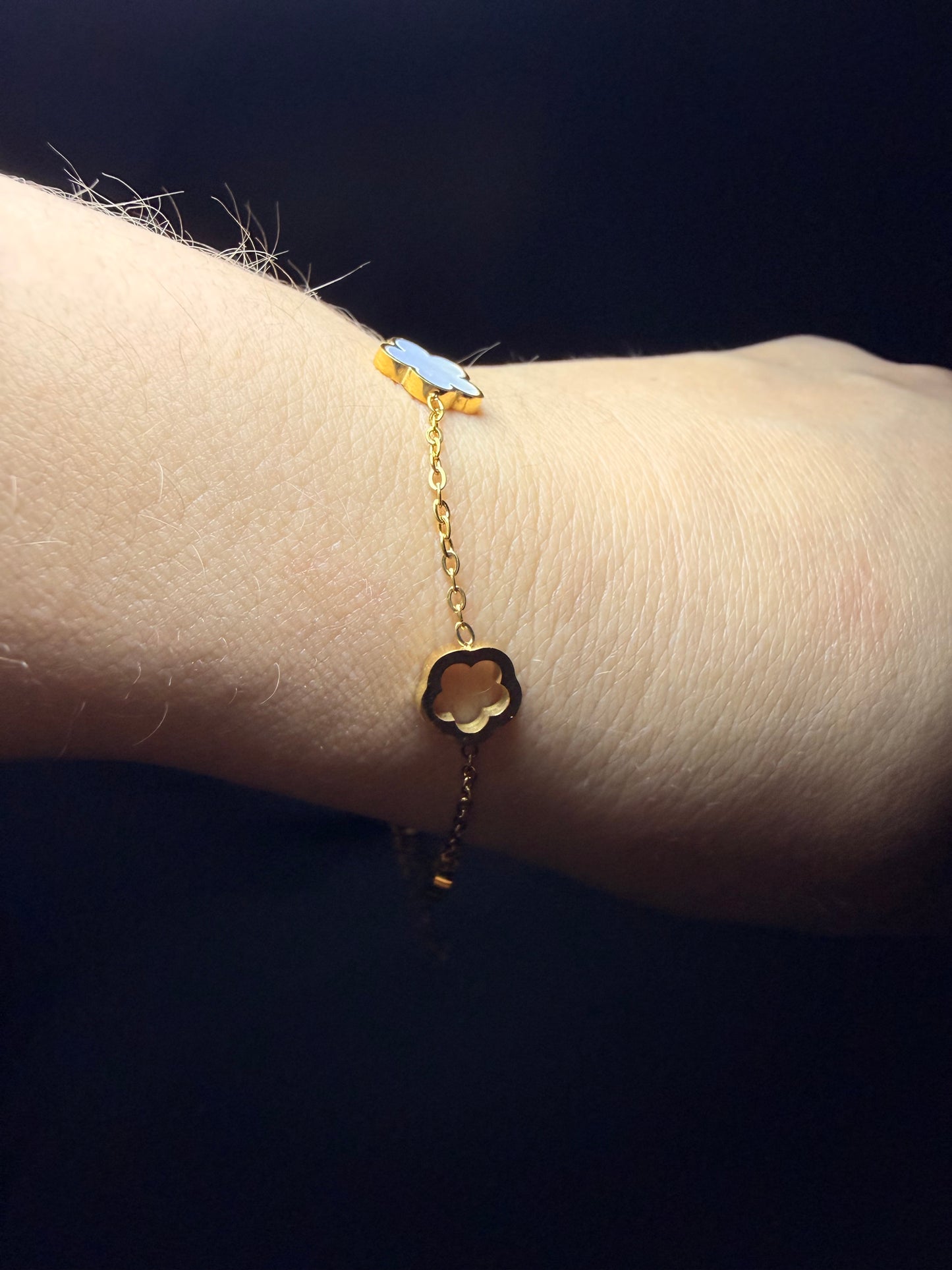 PULSERA TRÉBOL GOLD WHITE