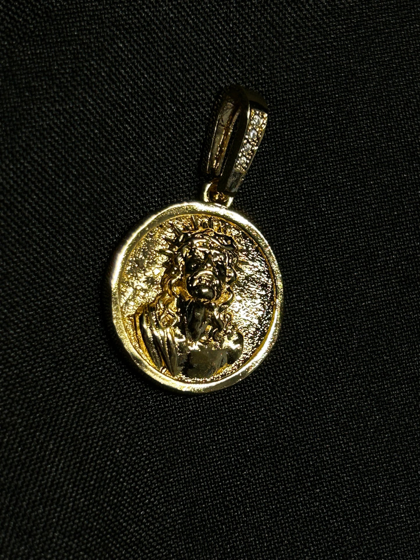 COLGANTE CRISTO CON CORONA DE ESPINAS
