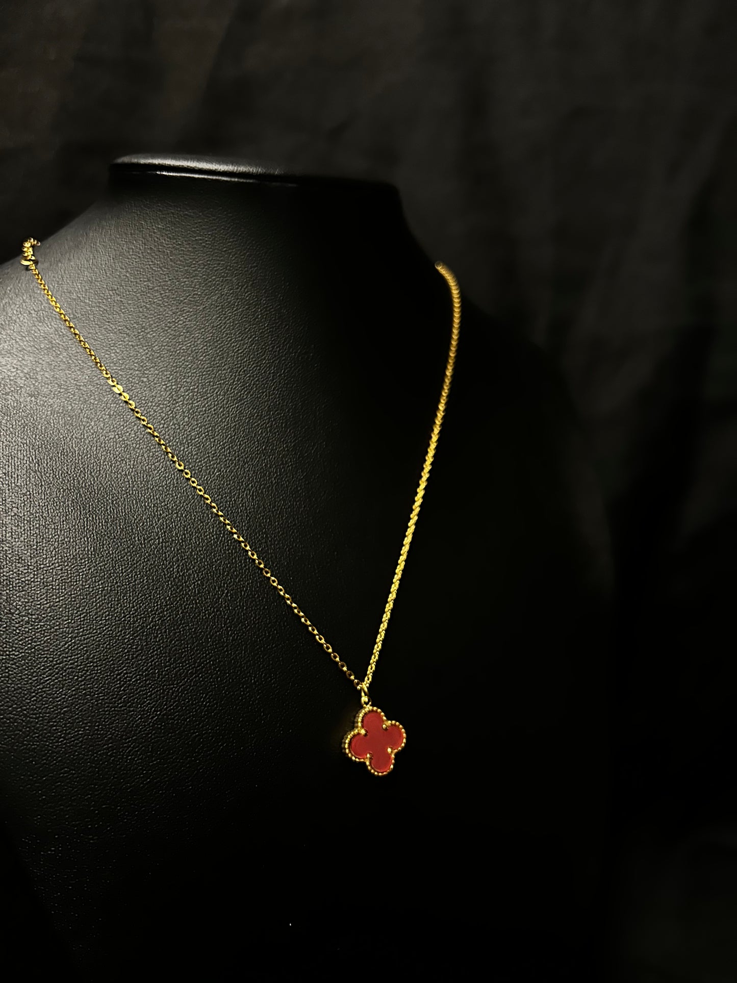 CADENA TRÉBOL JASPE RED