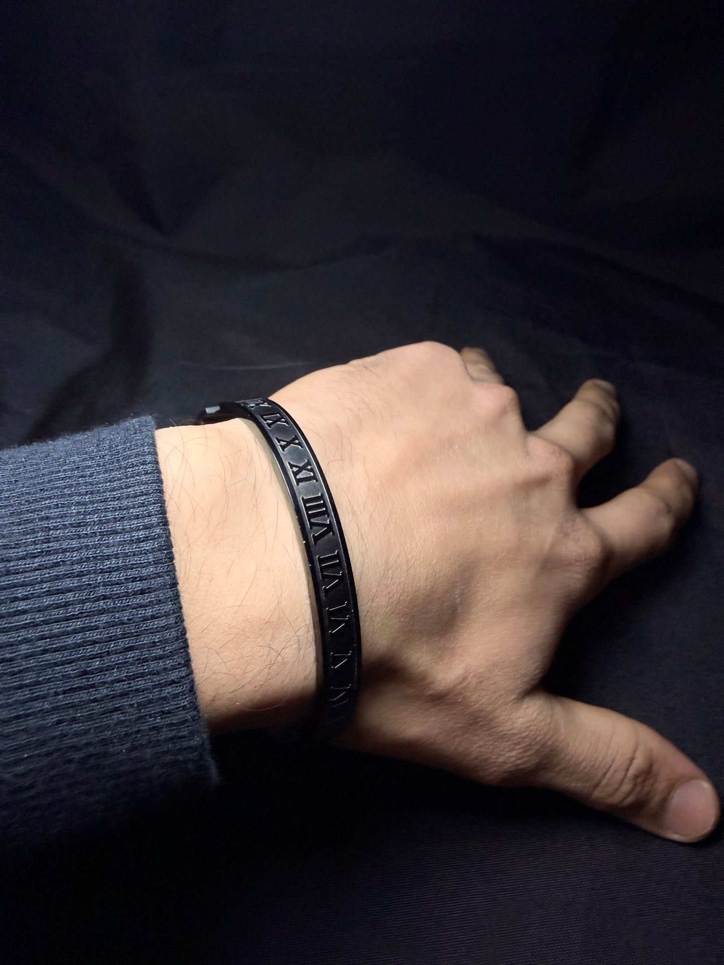 PULSERA NÚMERO ROMANO BLACK