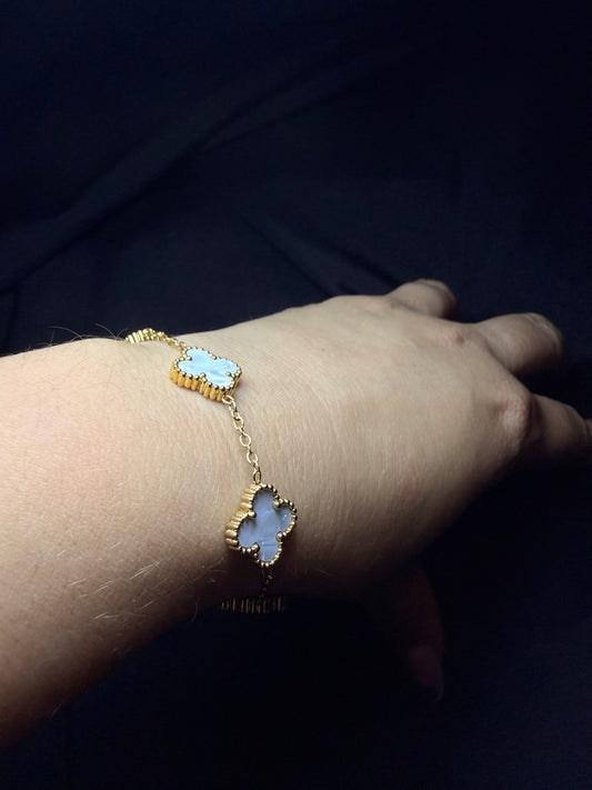 PULSERA TRÉBOL BLANCA