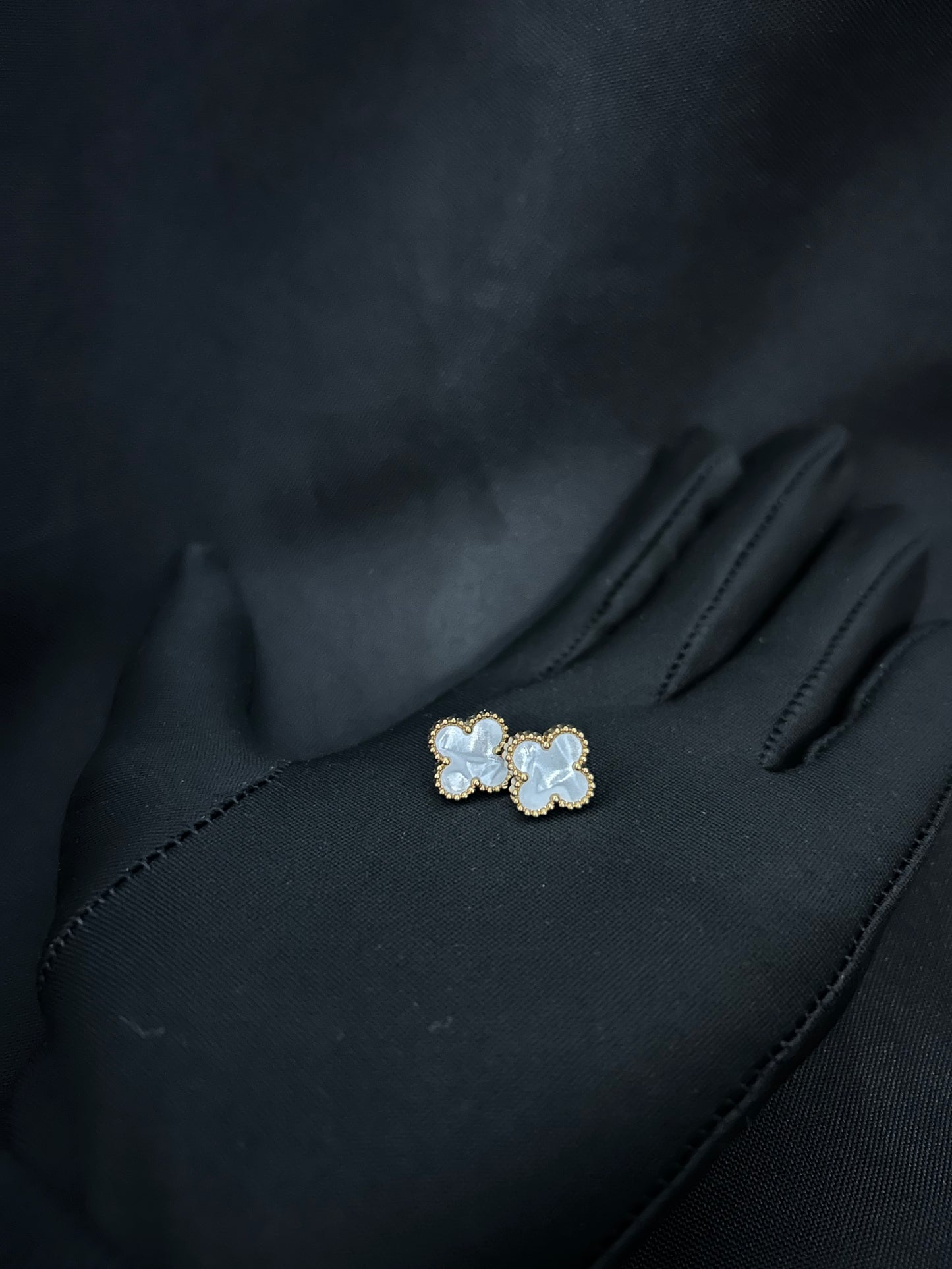 AROS TRÉBOL BLANCOS PERLA