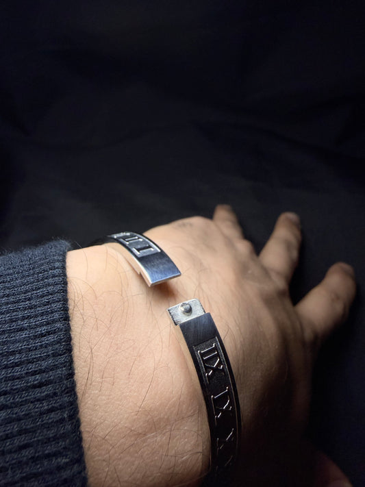 PULSERA NÚMERO ROMANOS SILVER