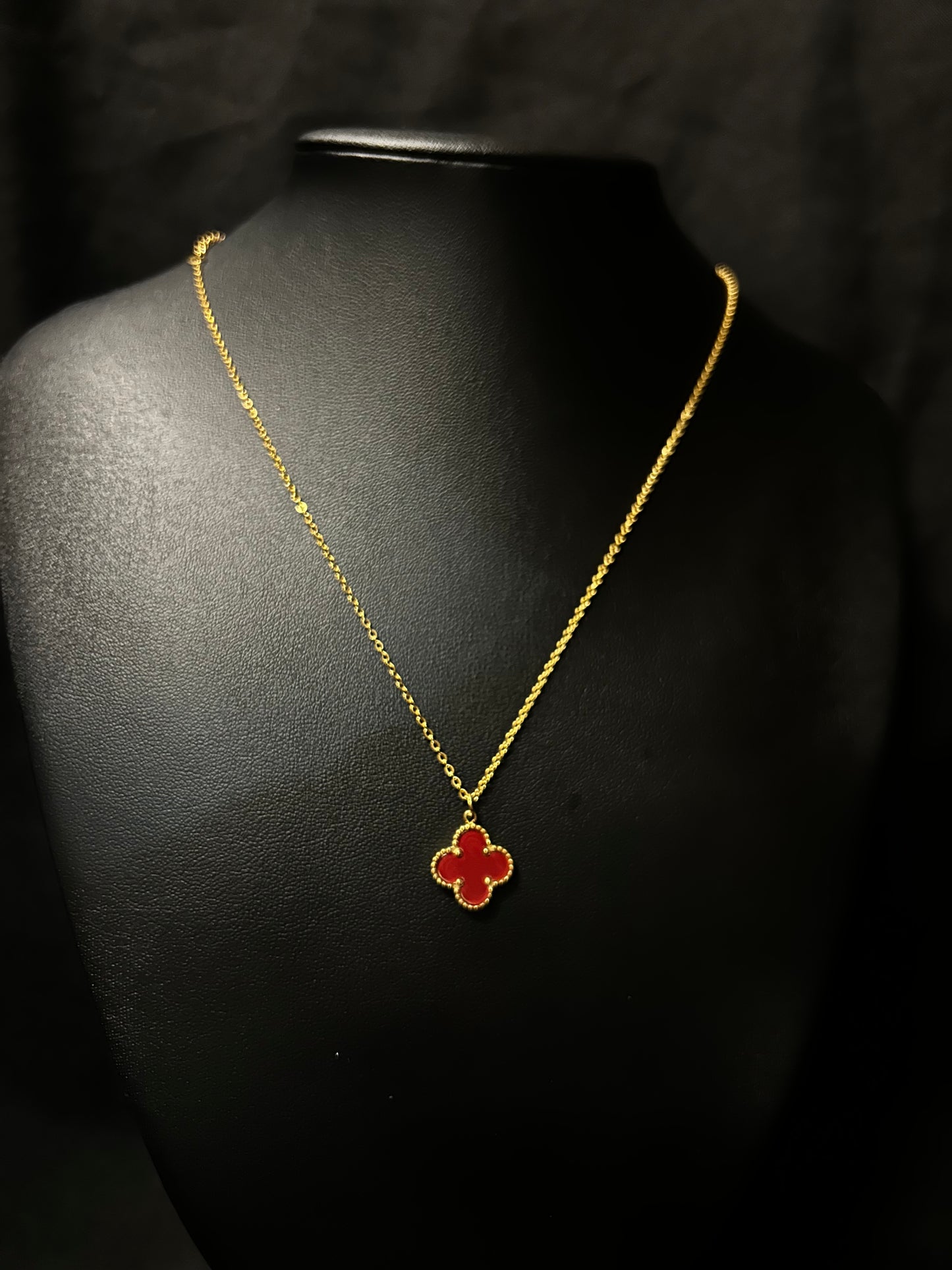 CADENA TRÉBOL JASPE RED